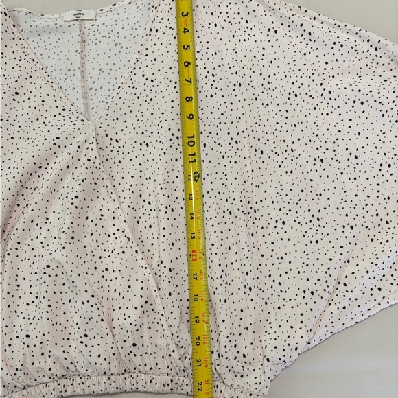 Blouse Size Large. Puff Sleeve. SKU 9 feminine flowy - Picture 8 of 9